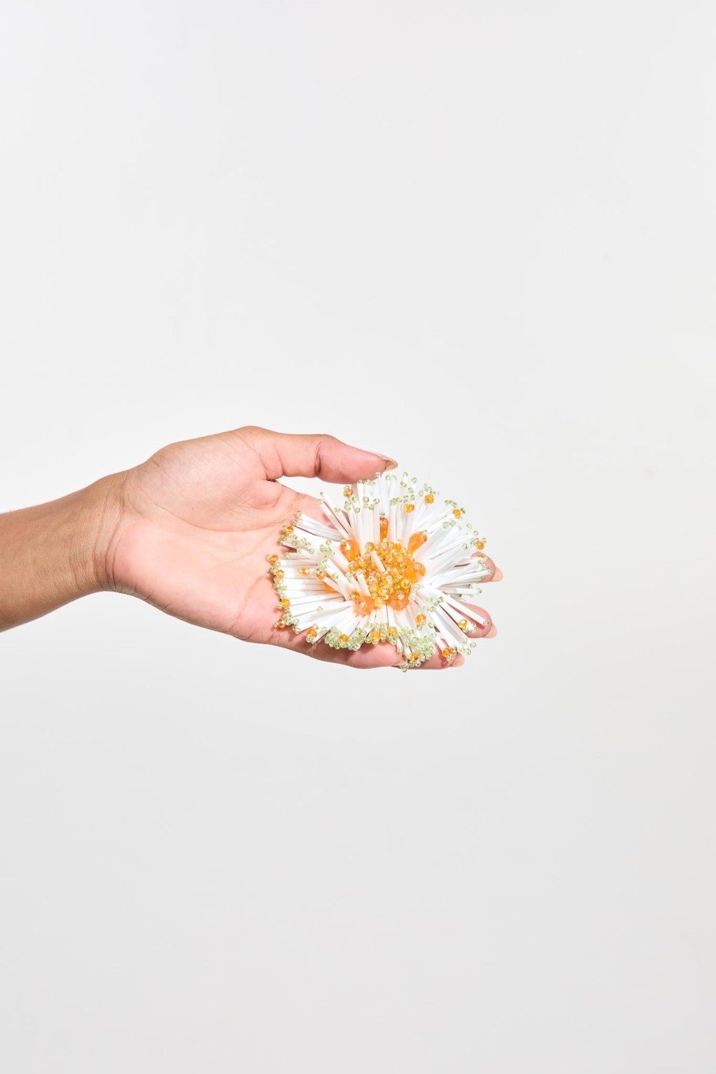 Anemone White Brooch Pack Of 2