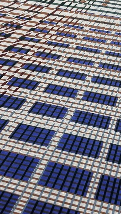 « La couleur est notre signature, le textile notre savoir-faire. »
Un aperçu des coulisses de l’atelier, là où chaque…