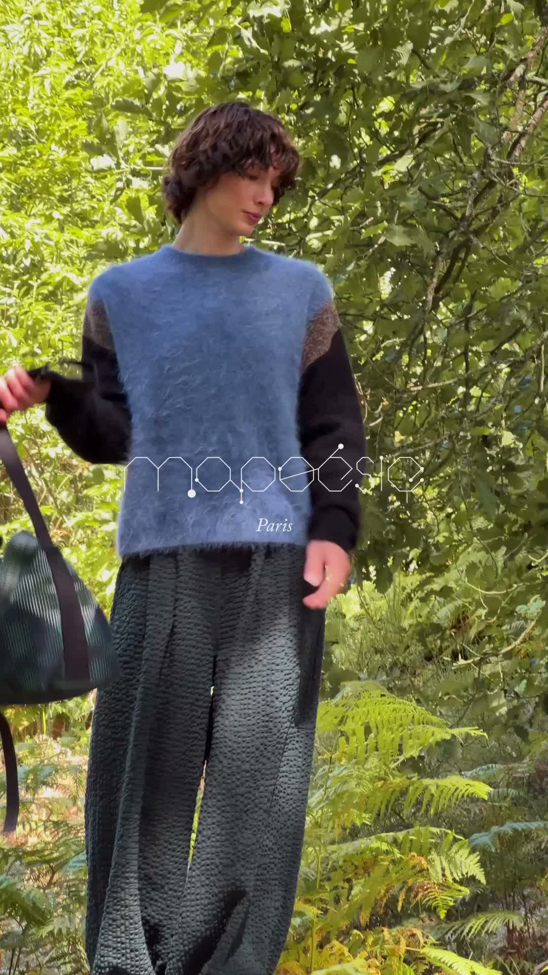 Au cœur de la forêt de Fontainebleau, le sous-bois n’est pas un simple décor : il est une matière, un rythme, une…
