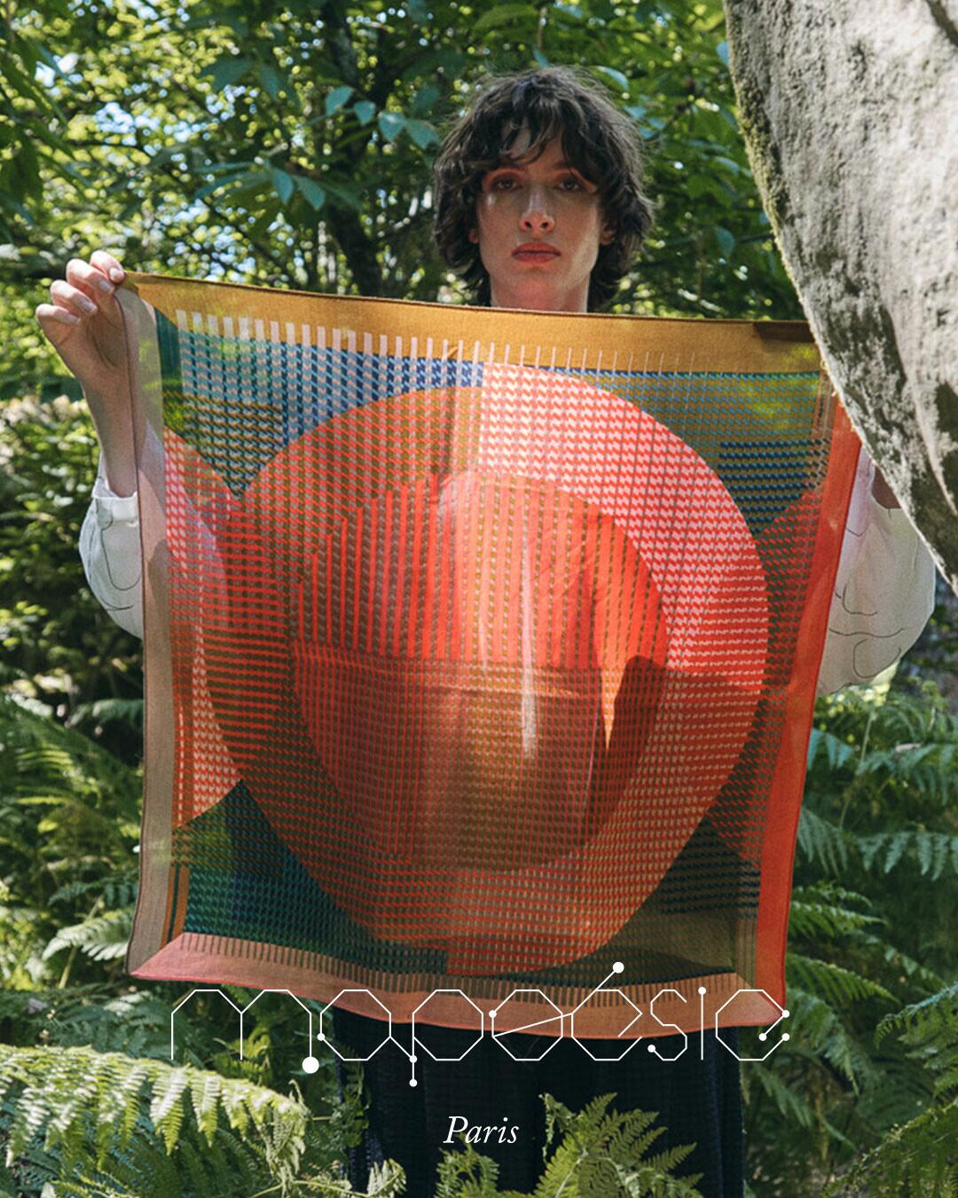 Les lignes se croisent, l'œil hésite, la couleur semble presque bouger.

L'Op art s'invite dans le twill de coton : un…